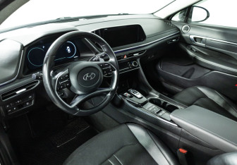 Подержанный автомобиль Hyundai Sonata 2021 года (11 фото)