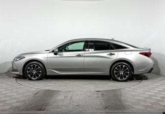 Подержанный автомобиль Toyota Avalon 2023 года (8 фото)