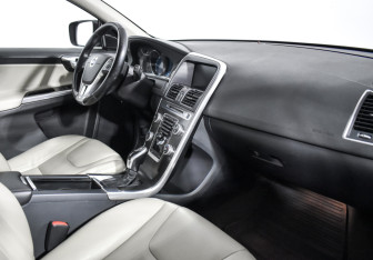 Подержанный автомобиль Volvo XC60 2014 года (13 фото)