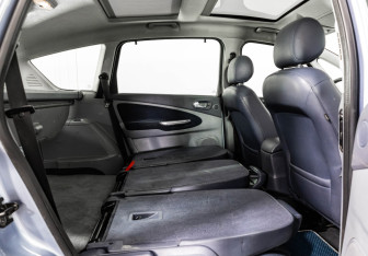 Подержанный автомобиль Ford S-MAX 2007 года (15 фото)