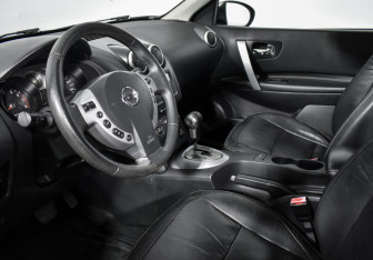 Подержанный автомобиль Nissan Qashqai 2008 года (9 фото)