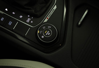 Подержанный автомобиль Volkswagen Tiguan 2018 года (17 фото)