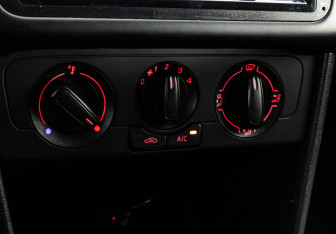 Подержанный автомобиль Volkswagen Polo Sedan 2017 года (14 фото)