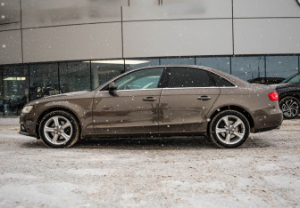 Подержанный автомобиль Audi A4 Sedan 2015 года (10 фото)