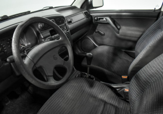 Подержанный автомобиль Volkswagen Vento 1993 года (9 фото)