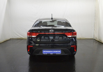 Подержанный автомобиль Kia Rio Sedan 2019 года (6 фото)