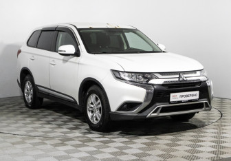 Подержанный автомобиль Mitsubishi Outlander 2018 года (3 фото)