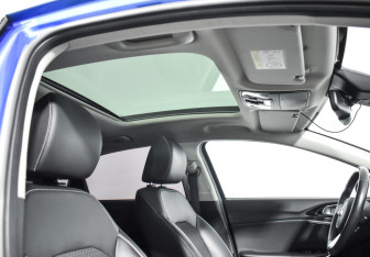 Подержанный автомобиль Kia Ceed Hatchback 2019 года (20 фото)