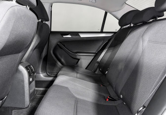 Подержанный автомобиль Volkswagen Jetta Sedan 2018 года (12 фото)