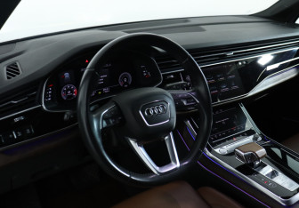 Подержанный автомобиль Audi Q7 2020 года (15 фото)