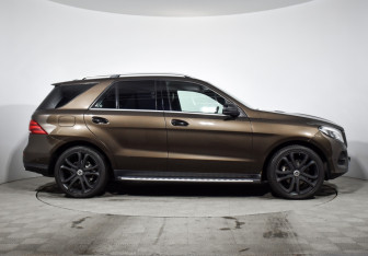 Подержанный автомобиль Mercedes-Benz GLE 2015 года (4 фото)