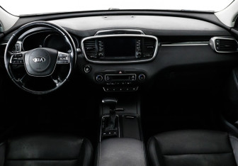 Подержанный автомобиль Kia Sorento 2018 года (12 фото)