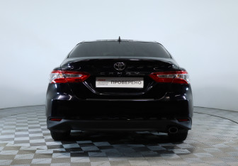 Подержанный автомобиль Toyota Camry Sedan 2019 года (6 фото)