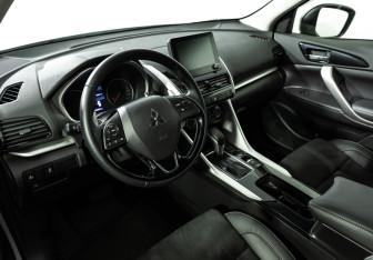 Подержанный автомобиль Mitsubishi Eclipse Cross 2021 года (11 фото)