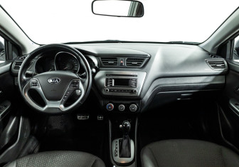 Подержанный автомобиль Kia Rio Hatchback 2016 года (13 фото)