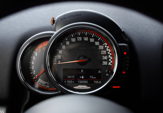 Подержанный автомобиль MINI Countryman 2017 года (16 фото)