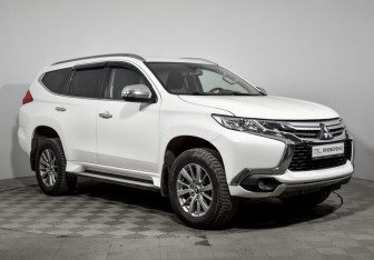 Подержанный автомобиль Mitsubishi Pajero Sport 2017 года (3 фото)