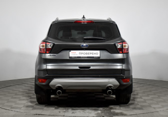 Подержанный автомобиль Ford Kuga 2018 года (6 фото)