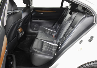 Подержанный автомобиль Lexus ES 2017 года (11 фото)