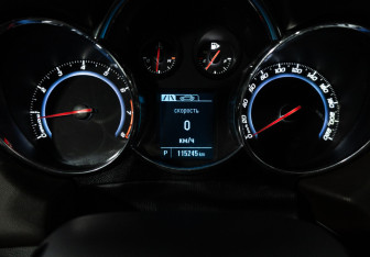 Подержанный автомобиль Chevrolet Cruze Sedan 2013 года (12 фото)