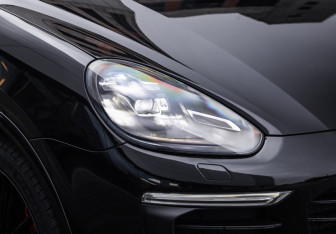 Подержанный автомобиль Porsche Cayenne 2016 года (11 фото)