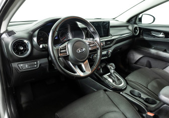 Подержанный автомобиль Kia Cerato Sedan 2019 года (11 фото)