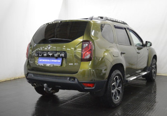 Подержанный автомобиль Renault Duster 2017 года (5 фото)