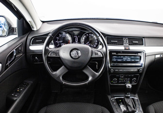 Подержанный автомобиль Skoda Superb Liftback 2014 года (10 фото)