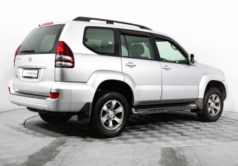 Подержанный автомобиль Toyota Land Cruiser Prado 2008 года (5 фото)