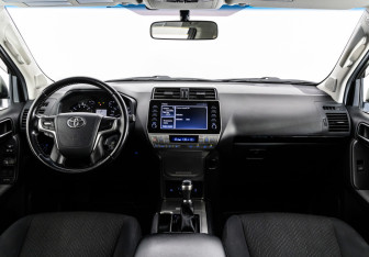 Подержанный автомобиль Toyota Land Cruiser Prado 2021 года (12 фото)