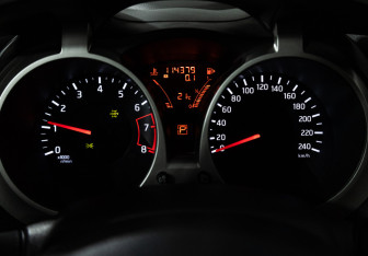 Подержанный автомобиль Nissan Juke 2012 года (12 фото)