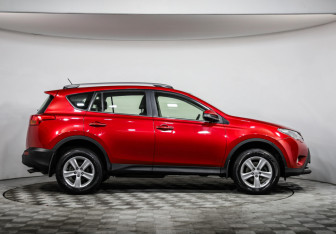 Подержанный автомобиль Toyota RAV4 2014 года (4 фото)
