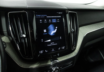 Подержанный автомобиль Volvo XC60 2019 года (18 фото)