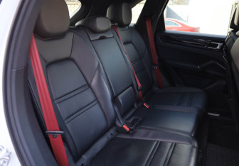 Подержанный автомобиль Porsche Cayenne 2018 года (12 фото)