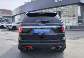 Подержанный автомобиль Ford Explorer 2018 года (5 фото)