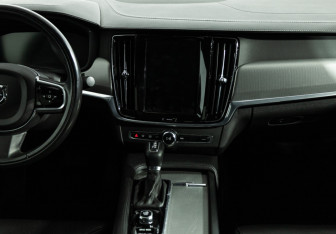 Подержанный автомобиль Volvo S90 2019 года (14 фото)