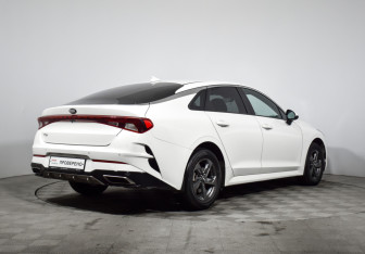 Подержанный автомобиль Kia K5 2020 года (5 фото)