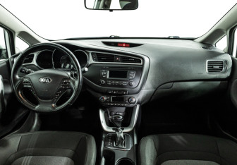 Подержанный автомобиль Kia Ceed Wagon 2016 года (13 фото)