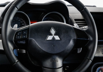 Подержанный автомобиль Mitsubishi Lancer Sedan 2008 года (11 фото)