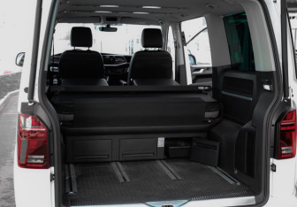 Подержанный автомобиль Volkswagen Multivan 2020 года (40 фото)