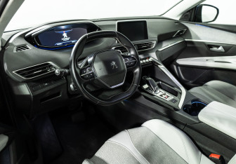 Подержанный автомобиль Peugeot 5008 Suv 2018 года (11 фото)