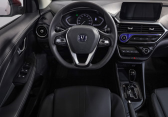 Подержанный автомобиль Changan Alsvin 2023 года (10 фото)