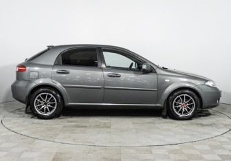 Подержанный автомобиль Chevrolet Lacetti Hatchback 2011 года (4 фото)
