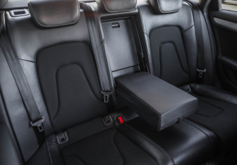 Подержанный автомобиль Audi A4 Sedan 2015 года (27 фото)