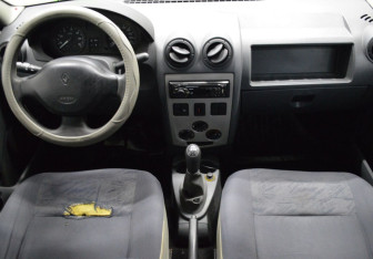 Подержанный автомобиль Renault Logan Sedan 2009 года (14 фото)
