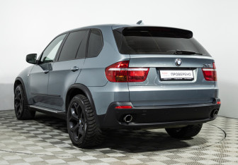 Подержанный автомобиль BMW X5 2007 года (7 фото)