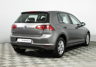 Подержанный автомобиль Volkswagen Golf Hatchback 2013 года (5 фото)