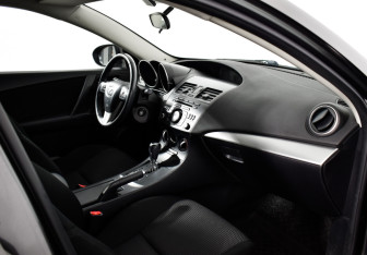 Подержанный автомобиль Mazda 3 Sedan 2012 года (12 фото)