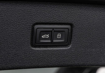 Подержанный автомобиль Audi Q7 2015 года (33 фото)