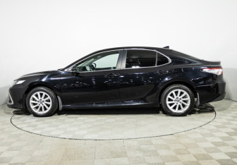 Подержанный автомобиль Toyota Camry Sedan 2021 года (8 фото)